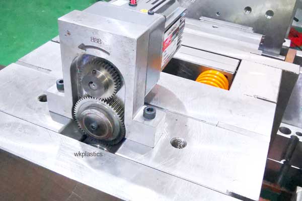 electric motor to release helical gear mold
